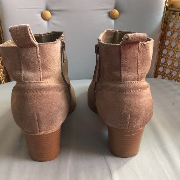 Mossimo supply Co. Gray suede, chunky heel, zip up, ankle booties size 8.5 - Picture 6 of 12